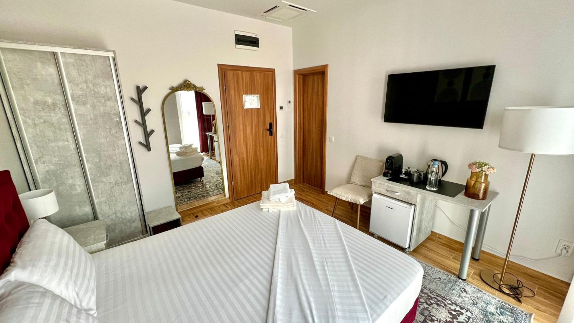 Hotel Fantazia Oradea - Self Check In & Out Exteriér fotografie